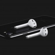 iPhone7-JetBlk-34BR_AirPods-Laydown-OB-PRINT